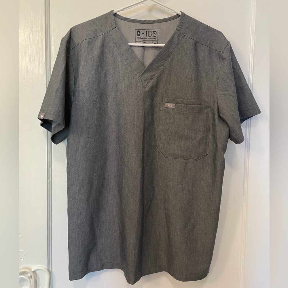 Figs Leon Three-Pocket Scrub Top Graphite Medium